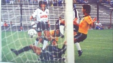 Colo Colo celebró ante Barcelona su primer triunfo en la Copa Libertadores 1991.