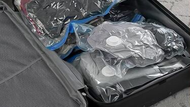 Los que llevan el equipaje a reventar en la maleta no conocen el trucazo para ganar un 80% de espacio