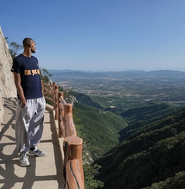 Aprovechando esta aventura el jugador de los Spurs ha visitado sitios emblem¨¢ticos del 'gigante asi¨¢tico' como la muralla china.