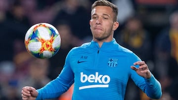 Arthur se lesiona para un mes y Valverde monta en cólera