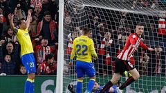 BILBAO, 03/02/2023.- El centrocampista del Athletic Club, Oihan Sancet, celebra el segundo gol del equipo bilbaino durante el encuentro correspondiente a la jornada 20 de Laliga Santander que disputan hoy viernes frente al Cádiz en el estadio de San Mamés, en Bilbao. EFE/Miguel Toña.
