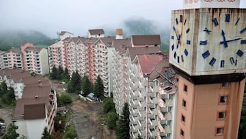 Los edificios abandonados de la estaci&oacute;n de esqu&iacute; Alps Ski Resort de Corea del Sur. 