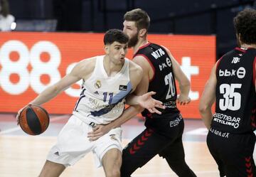 El canterano blanco Tristan Vukcevic frente a Regimantas Miniotas.