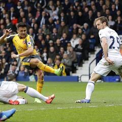 Alexis anotó un golazo para el empate parcial de Arsenal