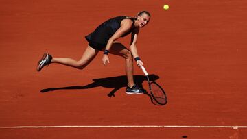 Osaka y Kvitova, con match-ball en contra, sufren para pasar