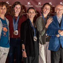 El podio completo de los Juegos, reunido sobre el mismo escenario