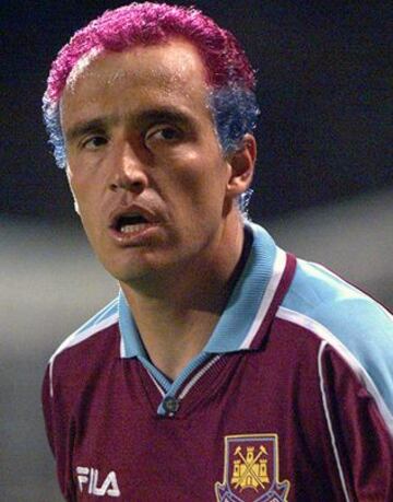 El ex defensa nacional y mundialista en Francia 98', fue uno de los pioneros en cuanto a peinados se refiere. En su estadía en Inglaterra, precisamente en West Ham, se tiño el pelo con los colores de la camiseta de los 'Hammers'.