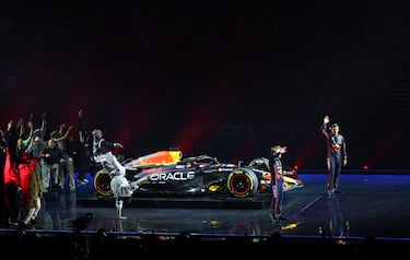 El Red Bull será pilotado por el campeón de los 4 últimaos mundiales, el neerlandés Max Verstappen y el piloto debutante, el australiano Liam Lawson.
