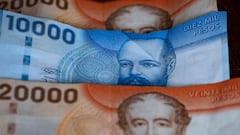 Cambio de peso argentino a peso chileno, 4 de abril: valor, precio, qué es y a cuánto está el dólar blue