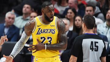 PORTLAND, OR - OCTOBER 18: LeBron James #23 of the Los Angeles Lakers argues with referee Brian Forte #45 in the first quarter of their game against the Portland Trail Blazers at Moda Center on October 18, 2018 in Portland, Oregon. NOTE TO USER: User expressly acknowledges and agrees that, by downloading and or using this photograph, User is consenting to the terms and conditions of the Getty Images License Agreement.   Steve Dykes/Getty Images/AFP
 == FOR NEWSPAPERS, INTERNET, TELCOS &amp; TELEVISION USE ONLY ==