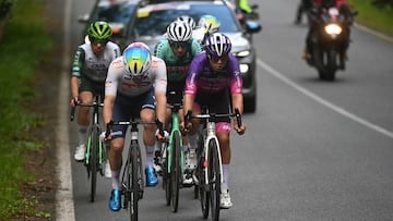 26-04-25. IMAGEN DEL GRUPO DE SIETE ESCAPADOS EN LA TERCERA ETAPA DE LA VUELTA ASTURIAS, CON VERCHER (TOTAL ENERGIES) Y CARLOS GARCÍA PIERNA (BURGOS) EN CABEZA.