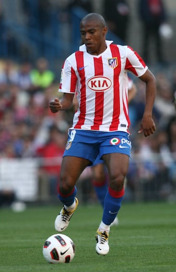 El brasileño era más "10" que "9" pero era el único dorsal libre cuando llegó al Atleti en enero de 2011. Su paso fue breve porque no pudieron contar con él la siguiente temporada al exceder el cupo de extracomunitarios (los recién fichados Miranda, Falcao y la vuelta de la cesión de Salvio) hicieorn inviable su continuidad como rojiblanco.