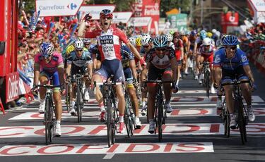 Cancellara y Morkov ahogan a Tony Martin en la orilla