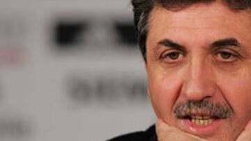 <b>CONFIADO. </B>El técnico está convencido de que su equipo va a dar la talla para ganr en Kiev.