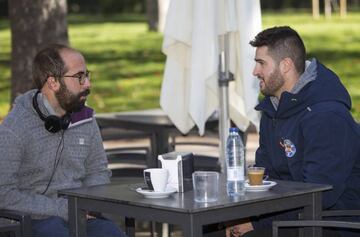 Lucas Eguibar charla con el redactor de AS en el Parque de El Retiro. 