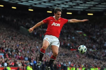 Neville no fue el dueño del dorsal número desde el comienzo, pero tras tomarlo en la temporada 95-96, no lo soltó hasta su retiro en 2011 con el Manchester United. El lateral derecho de los Red Devils marcó una época con el equipo con 12 títulos de Premier League y un par más en la Champions League. De igual manera, tomó dicho dorsal con la selección inglesa.