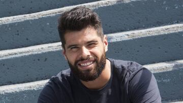 N&eacute;stor Ara&uacute;jo posa para AS en las escaleras de acceso al campo de entrenamiento del Celta.
 