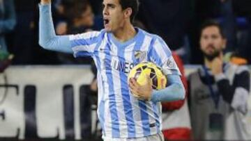 El delantero del M&aacute;laga Juanmi celebra el empate ante el Eibar