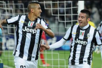 Arturo Vidal y Mauricio Isla se quedaron en semifinales en el torneo 2013-2014. El 'Rey' jugó seis partidos y convirtió dos goles, mientras que el 'Huaso' también jugó seis encuentros en esa campaña, donde dijeron adiós ante Benfica.