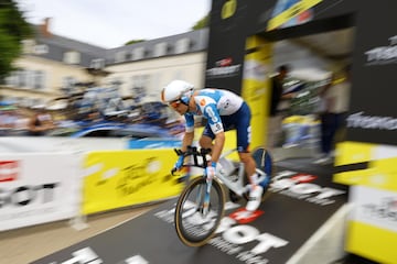 Nuits-saint-georges (France), 05/07/2024.- Dutch rider Bram Welten of Team DSM in action during the seventh stage of the 2024 Tour de France cycling race 25km individual time-trial (ITT) from Nuits-Saint-Georges to Gevrey-Chambertin, France, 05 July 2024. (Ciclismo, Francia) EFE/EPA/KIM LUDBROOK
