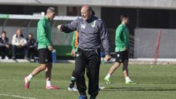 Mel incluye en la lista a cinco jugadores de la cantera