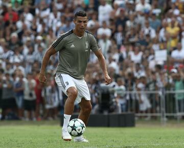 Cristiano entrenando antes del partido.