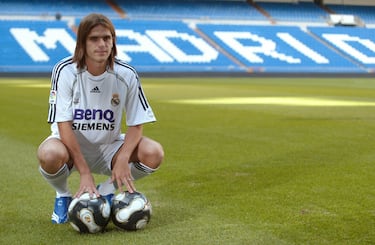 En diciembre de 2006, el Madrid pagó por él a Boca 18 millones de euros. Comenzó dubitativo, pero se asentó en el doble pivote (en la 07-08 jugó 40 partidos). La llegada de Xabi Alonso le relegó al banquillo.