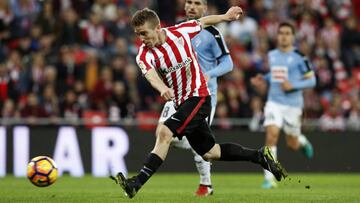 Iker Muniain lanza ante el Eibar