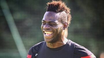El utillero del City desvela lo que halló en la taquilla de Balotelli cuando este dejó el club. Foto: Instagram