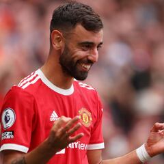 Bruno Fernandes signs long-term contract with Manchester United