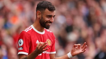 Bruno Fernandes signs long-term contract with Manchester United