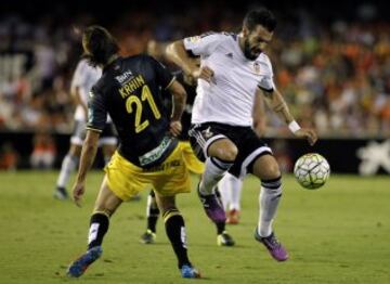 Rene Krhin con Álvaro Negredo.