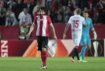 Beñat desolado después de fallar su penalti de la tanda.