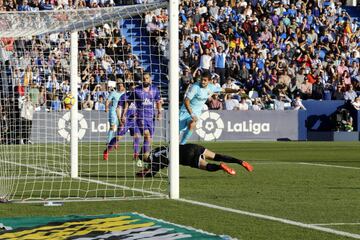 Luis Suárez marca el 0-1.

