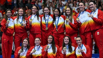 Spain's players pose on the podium with their gold medals after the women's water polo gold medal match between Australia and Spain during the Paris 2024 Olympic Games at the Paris La Defense Arena in Paris on August 10, 2024. (Photo by Andreas SOLARO / AFP)