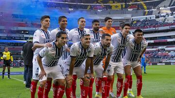 Jugadores de Monterrey previo al partido contra Cruz Azul en el Estadio Azteca.