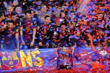 El Barcelona recibe el trofeo de la Liga BBVA 2012-2013.