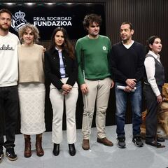 Remiro apadrina una iniciativa para que su madre vea mejor sus partidos