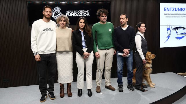 Remiro apadrina una iniciativa para que su madre vea mejor sus partidos