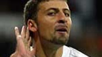 <b>FALLO Y GOL.</B> Samuel compensó su fallo en el gol del Albacete marcando el cuerto tanto de su equipo.