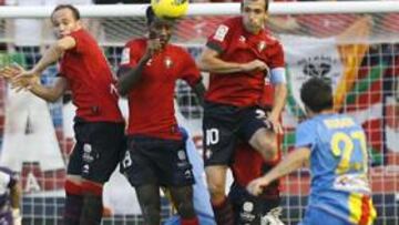 <b>SIN TINO. </b>El Levante no tuvo la fortuna de cara ante el gol, como en esta falta lanzada por Rubén.