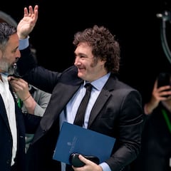 Milei llama “cobarde” a Sánchez: “Necesitó mandarme a pegar por mujeres”