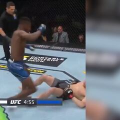 Logra uno de los KO's más rápidos de la historia y no se puede creer lo que le ocurre al celebrarlo...