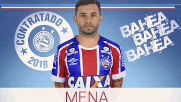 Eugenio Mena presentado en su nuevo club.