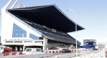 Estado actual de la demolición del Vicente Calderón con la M-30 atravesándolo.

