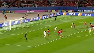 Nace una nueva figura en el arco de Chile: ¡atajada espectacular!