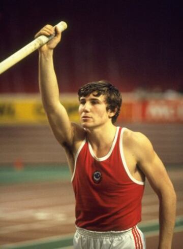 Sergey Bubka se convierti¨® en el primer saltador de p¨¦rtiga en superar los 6 metros en el Campeonato del Mundo de Atletismo celebrado en Par¨ªs.