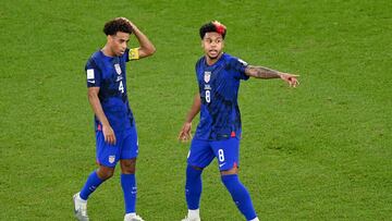 Tyler Adams y Weston McKennie con el USMNT durante el Mundial de Qatar 2022.