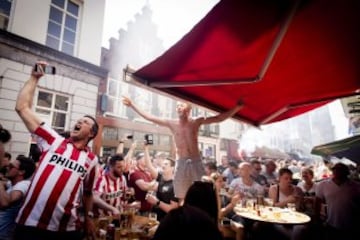 Así celebra Santiago Arias el título con el PSV en Eindhoven