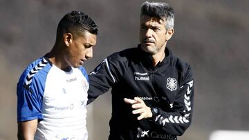 Martí y Bryan Acosta en un entrenamiento del Tenerife.